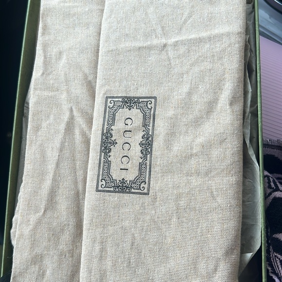 Gucci sneakers.. perfect condition! - Picture 2 of 9